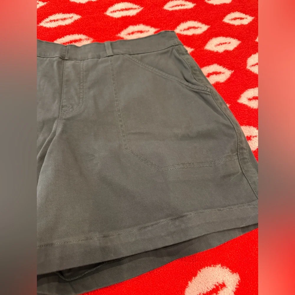 SPANX Women's Charcoal Cargo Shorts - Picture 6 of 7